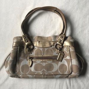 100% authentic coach bag with beautiful gold trim!
